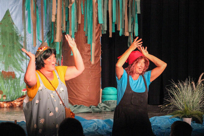 25 Jahre Quickelbü Das Publikum verfolgte die Reise der Zauberwichtel Quatsch und Quitsch durch den Zauberwald mit viel Begeisterung.