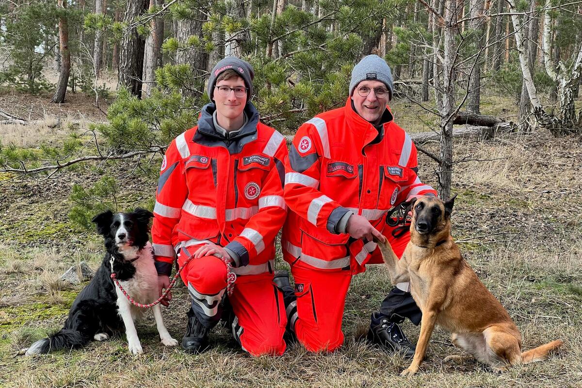 Amy Und Mali Bestehen Erneut Rettungshunde-prüfung